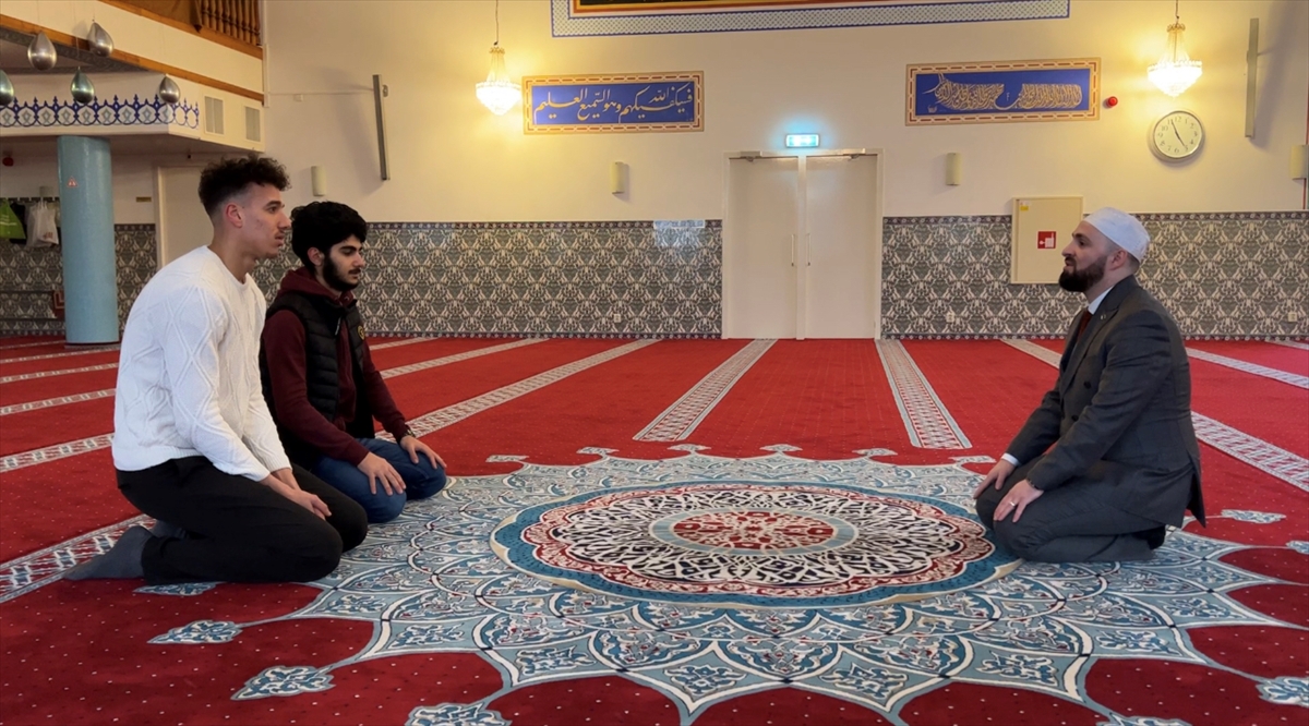 Hollanda’da görevli Türk imam 150’den fazla kişiyi İslam’la buluşturdu