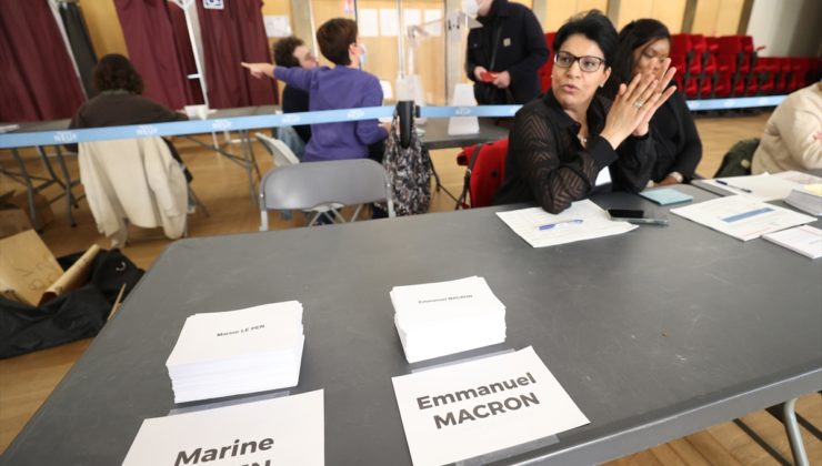 Fransa’da halk yeni cumhurbaşkanını seçiyor