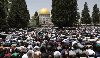Mescid-i Aksa’da Ramazanın son cumasını 160 bin kişi kıldı