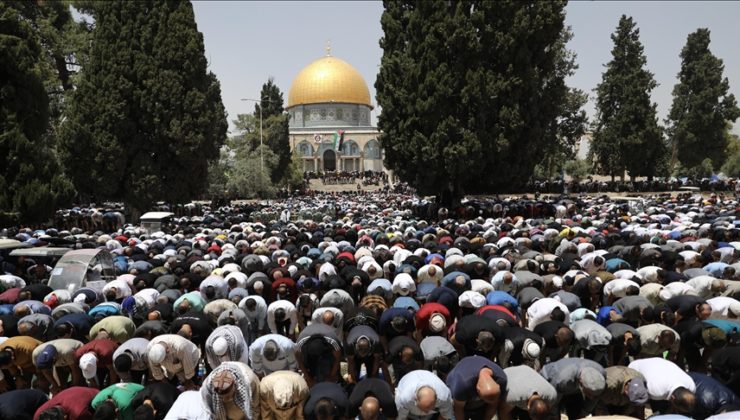 Mescid-i Aksa’da Ramazanın son cumasını 160 bin kişi kıldı
