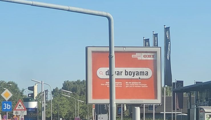 Viyana sokaklarında türkçe ilanlar
