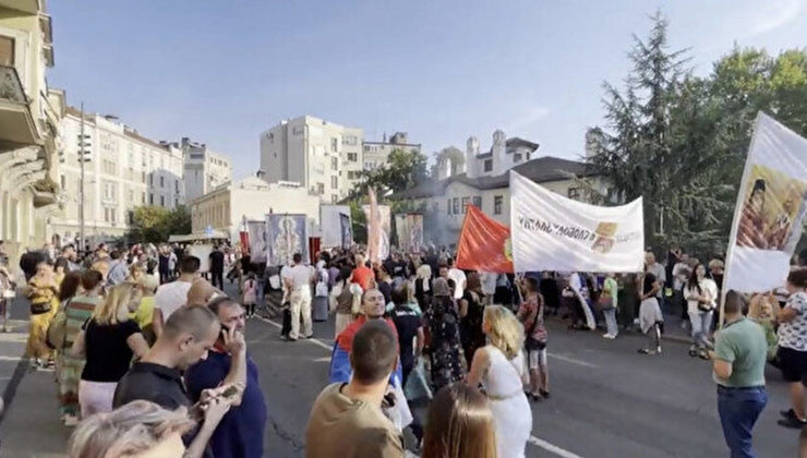 Belgrad’da halk LGBT’ye karşı ayaklandı