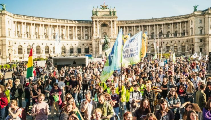 Viyana’da iklim değişikliği protestosu