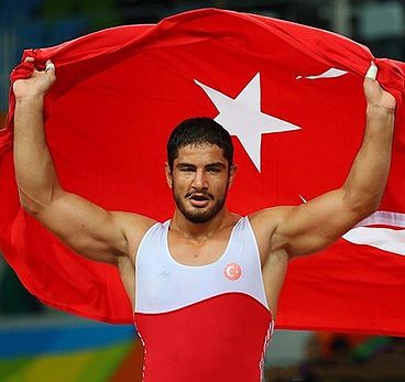 Milli güreşçi Taha Akgül 10. kez Avrupa  şampiyonu oldu