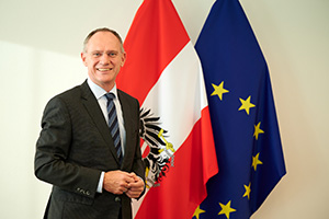 Avusturya İçişleri Bakanı: WhatsApp ve Telegram denetlenemiyor